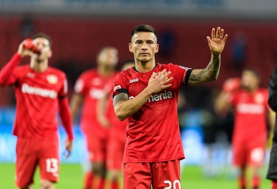 Bayer Leverkusen midfielder Aranguiz renews deal