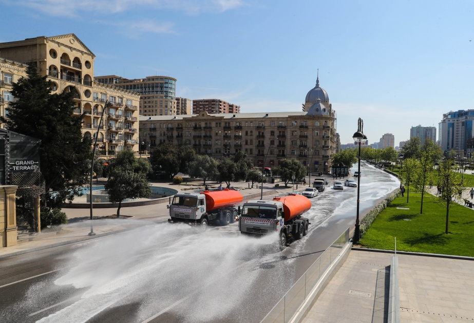 Une nouvelle désinfection menée dans les rues de Bakou