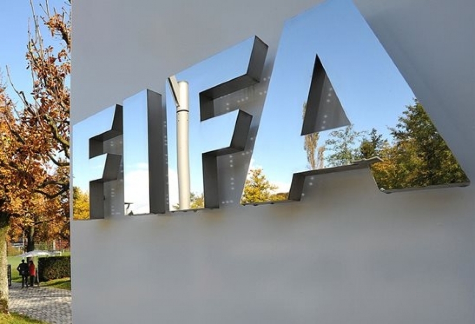FIFA-nın yeni mövsümün bərpasından sonra beş əvəzetməyə icazə verəcək