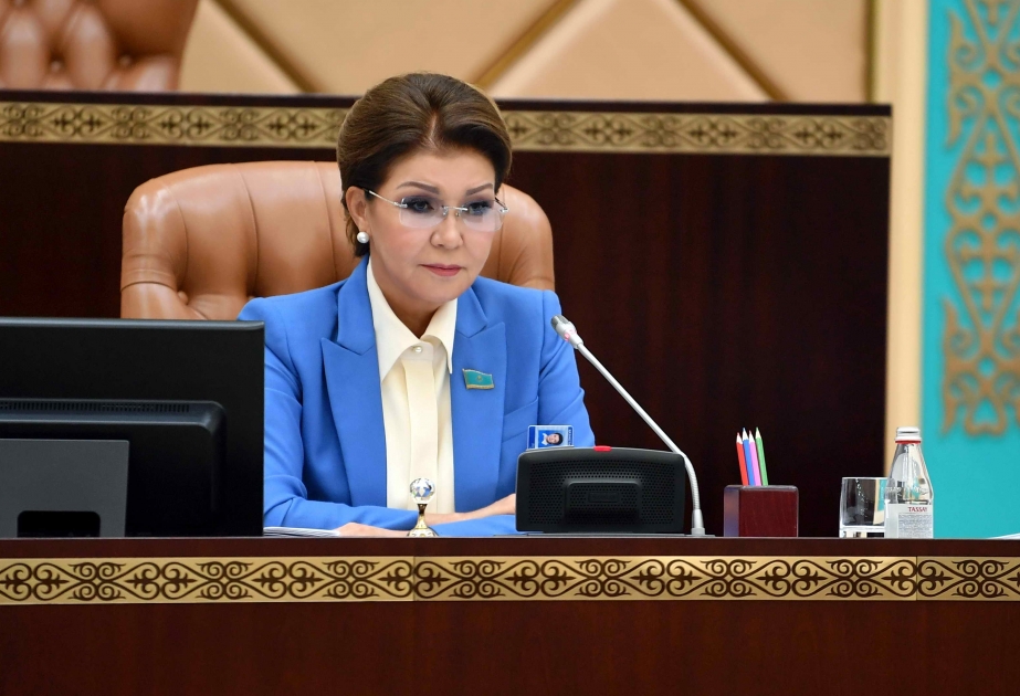 哈萨克斯坦议会上议院议长纳扎尔巴耶娃的议员职务被终止