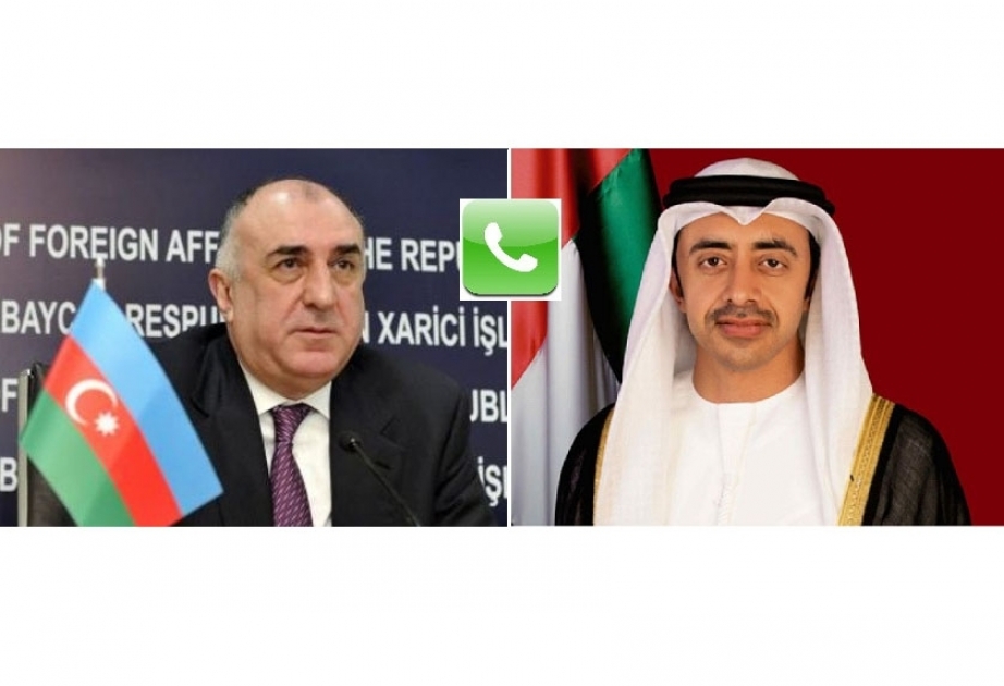 Canciller azerbaiyano sostiene una conversación telefónica con su homólogo de los EAU