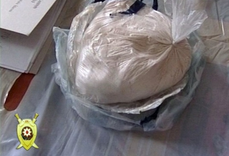 Paytaxt sakinindən bir kiloqramdan çox heroin götürülüb