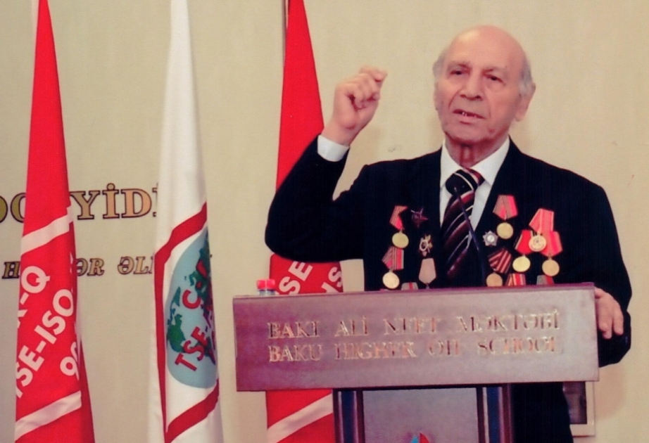 Reyxstaq divarı üzərində yazı: Mən azərbaycanlıyam və burada olmuşam!
