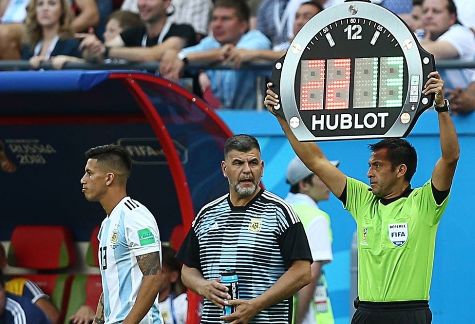 FIFA beşinci əvəzetməyə icazə verib