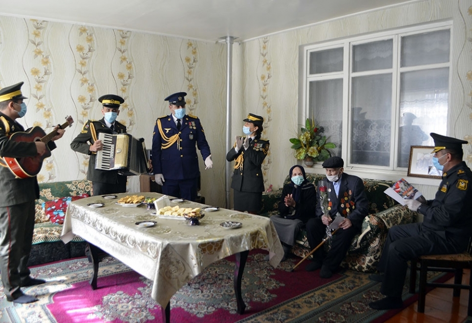 Hərbi qulluqçular Böyük Vətən müharibəsi veteranlarını ziyarət ediblər