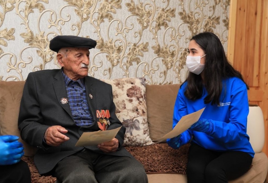 Heydər Əliyev Fondu Böyük Vətən müharibəsi veteranlarını evlərində təbrik edib