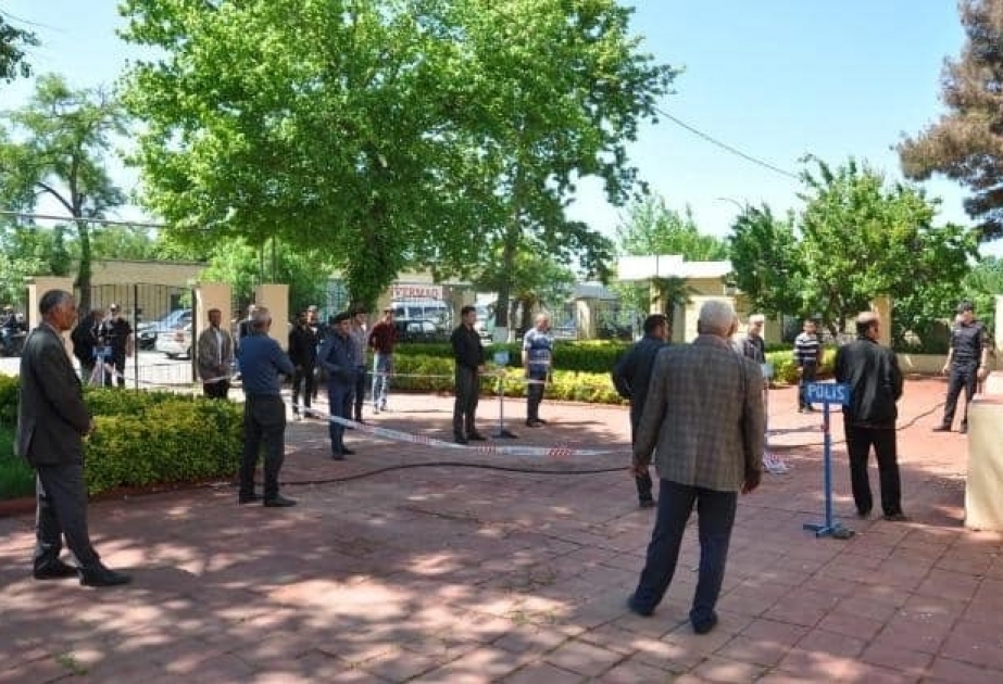 Saatlıda polis əməkdaşları vətəndaşlara sosial məsafənin qorunmasını tövsiyə ediblər