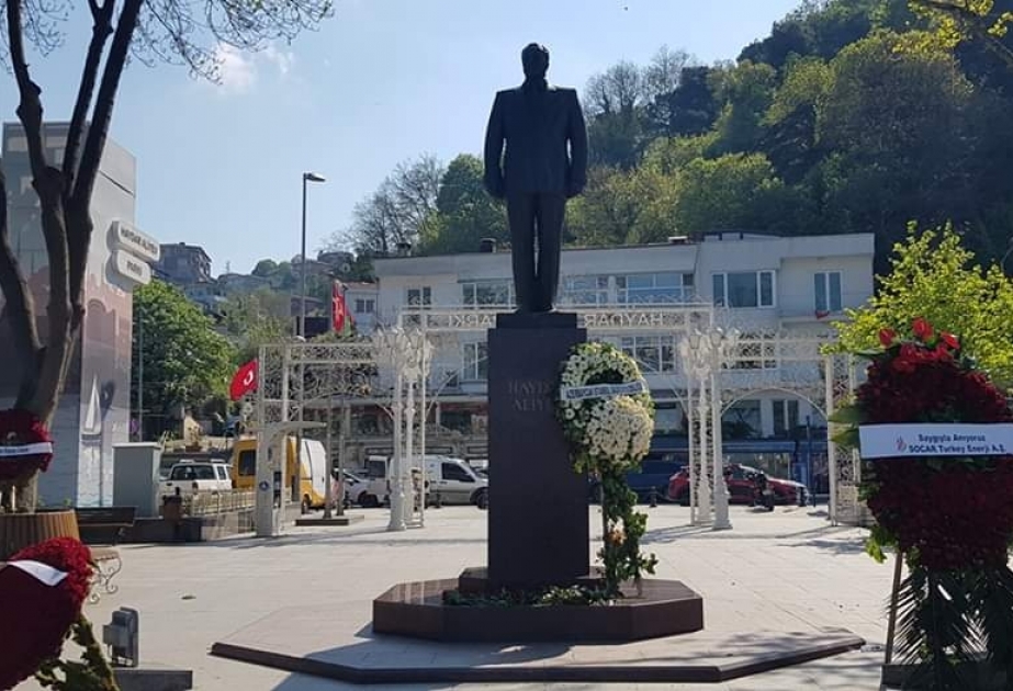 Ümummilli Liderin əziz xatirəsi İstanbulda da ehtiramla anılıb
