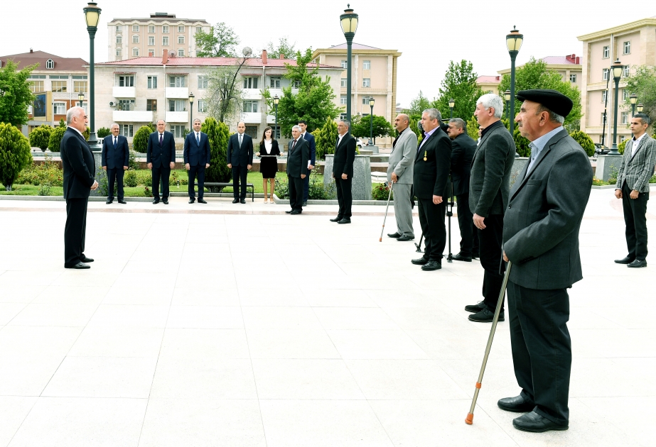 Vətən qarşısında xidməti olanlara avtomobillər təqdim olunub