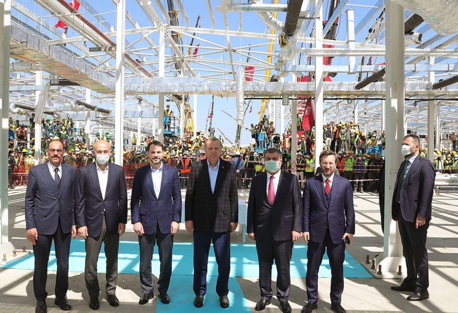 Türkiyə Prezidenti İstanbulda pandemiya ilə mübarizə tədbirləri çərçivəsində tikilən xəstəxananın inşası ilə maraqlanıb