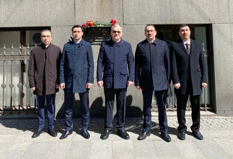Sankt-Peterburqda Azərbaycan xalqının ümummilli lideri Heydər Əliyevin xatirəsi anılıb