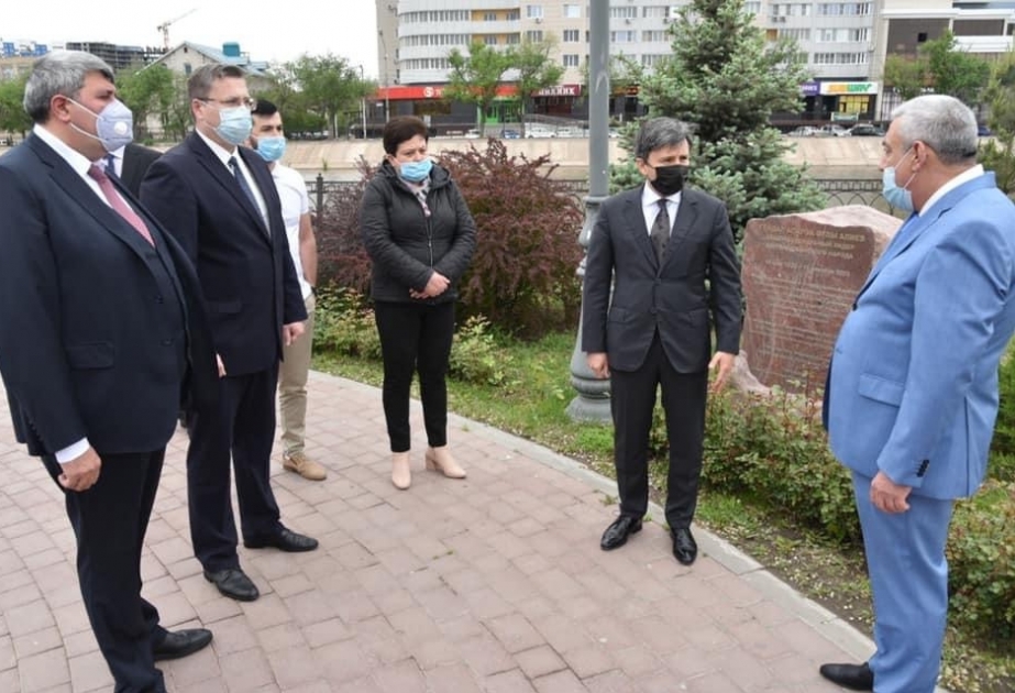 В Астрахани и Волгограде почтили память великого лидера Гейдара Алиева