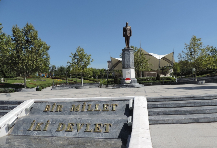 Ümummilli lider Heydər Əliyev anadan olmasının 97-ci ildönümü münasibətilə Ankarada yad edilib