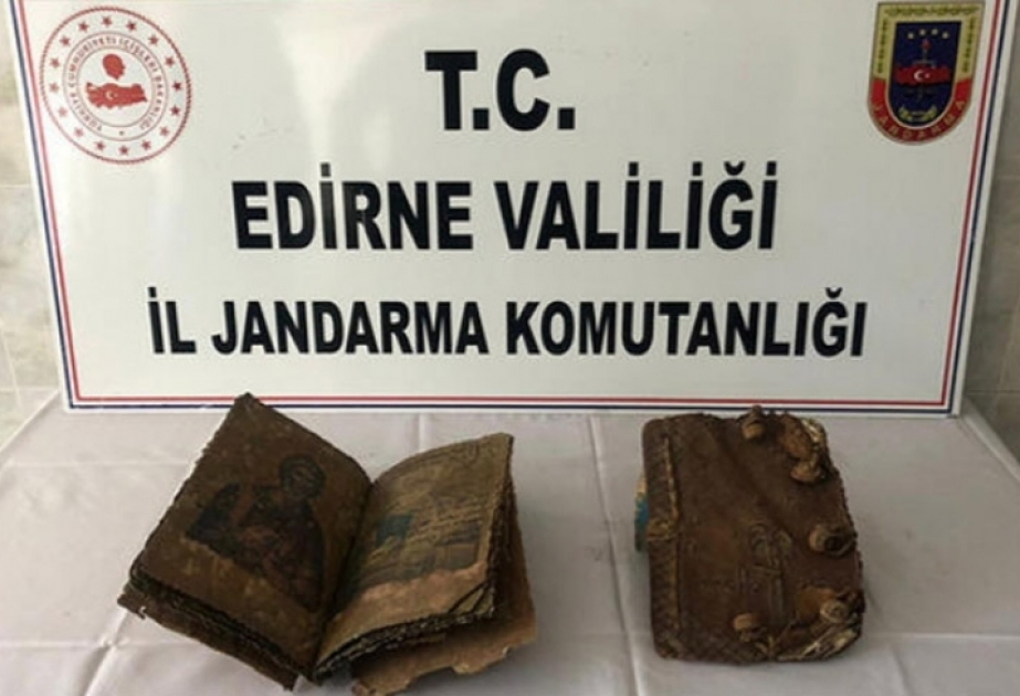 Türkiyədə hər biri 500 illik tarixə sahib iki ədəd "İncil" kitabı tapılıb