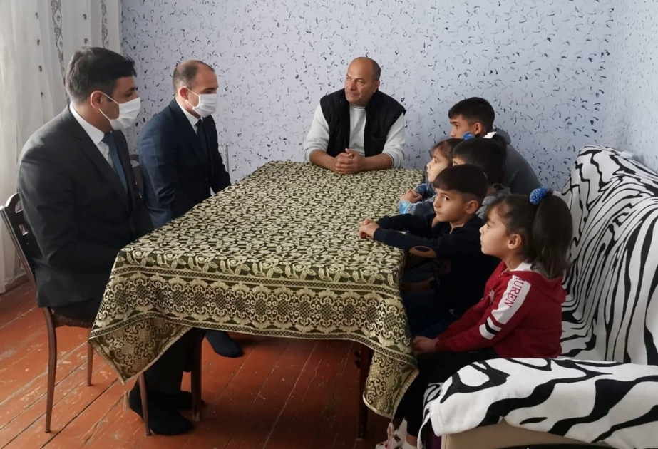 Naxçıvan şəhərində xüsusi qayğıya ehtiyacı olan ailələrə ərzaq payı, geyim dəsti və tibbi ləvazimatlar verilib