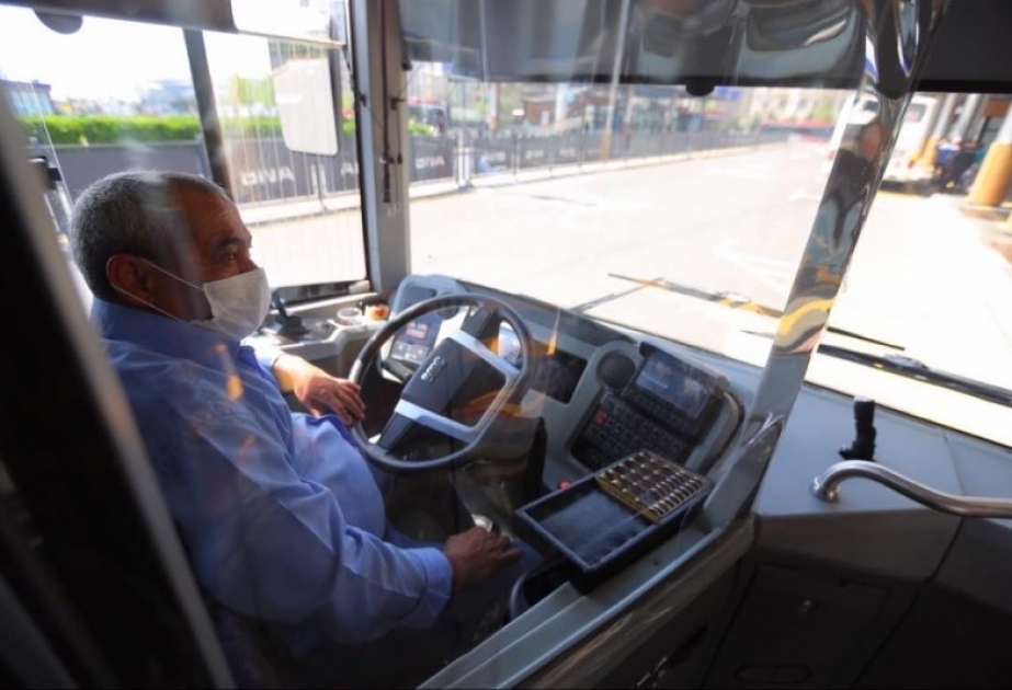 İndiyədək 1400 avtobusda şəffaf arakəsmələr quraşdırılıb