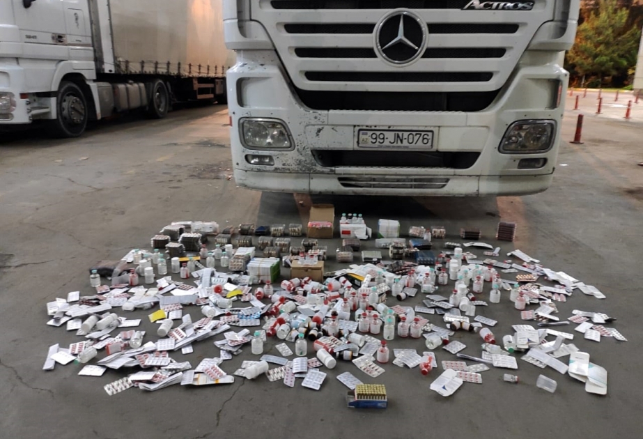 Gömrükçülər yük avtomobilində gizlədilən dərman preparatları və patronlar aşkarlayıb