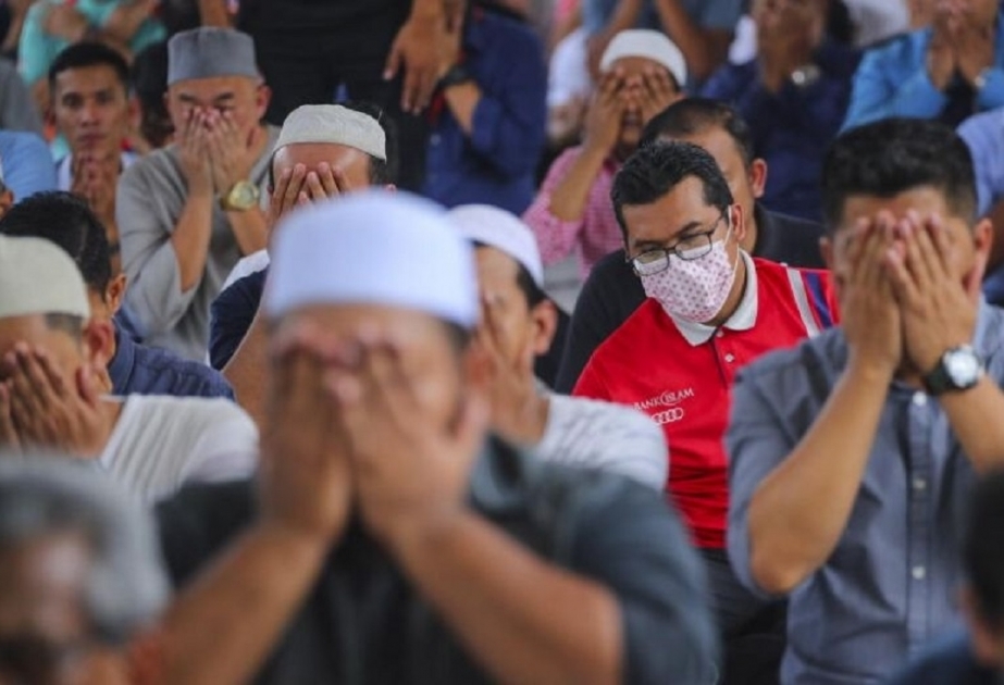 Malayziyada ikiaylıq fasilədən sonra cümə namazına icazə verilib