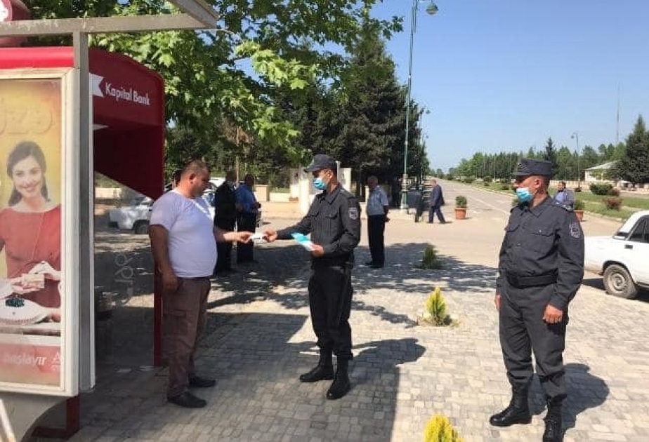 Polis Xocavənddə sakinlərə tibbi maskalar paylayıb