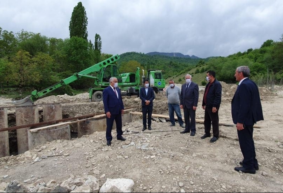 Qubada selin uçurduğu iki körpü bərpa olunur