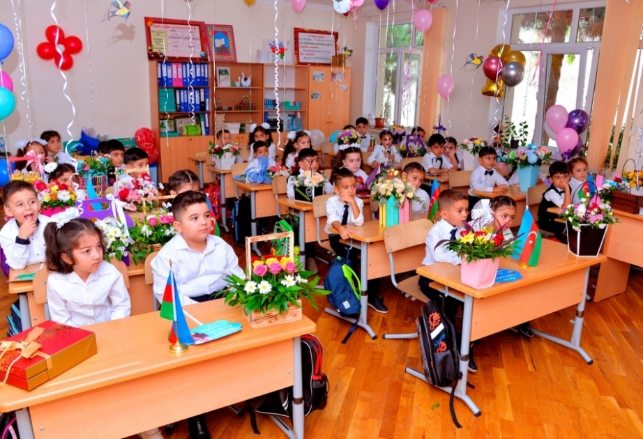 Birinci sinfə şagird qəbulu elektron sistem vasitəsilə ərizələrin onlayn qeydiyyatı ilə həyata keçirilir