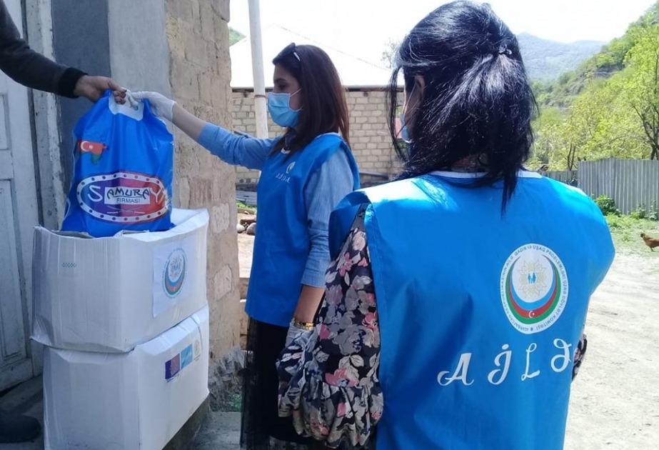 Beynəlxalq Ailə Günü münasibətilə regionlarda aztəminatlı ailələrə bayram sovqatı paylanılıb