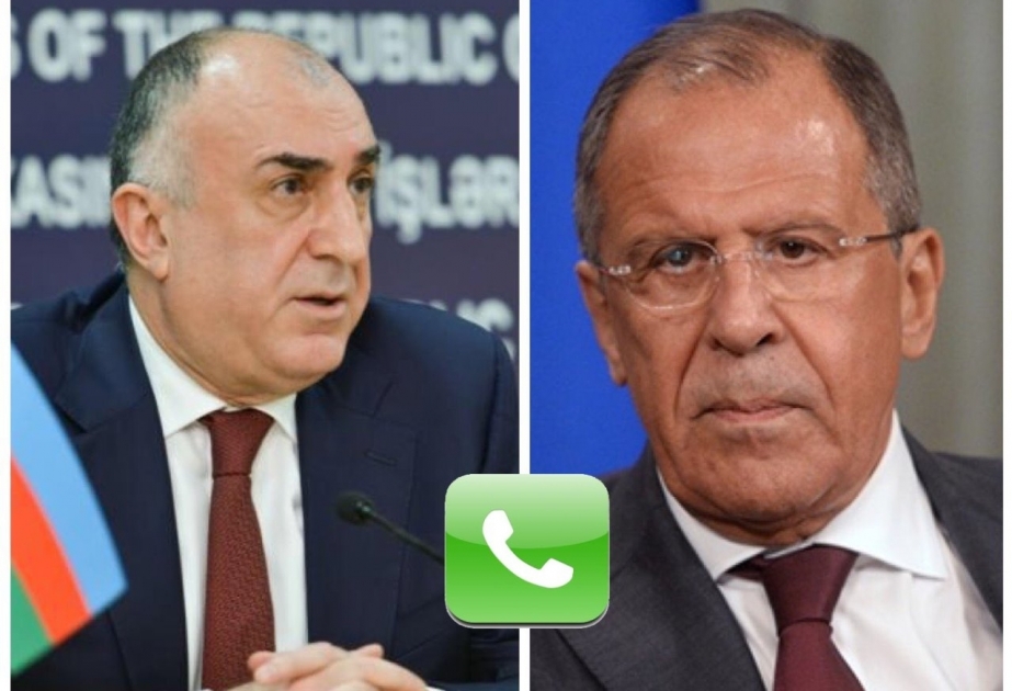 Canciller azerbiayno mantiene una conversación telefónica con su colega ruso