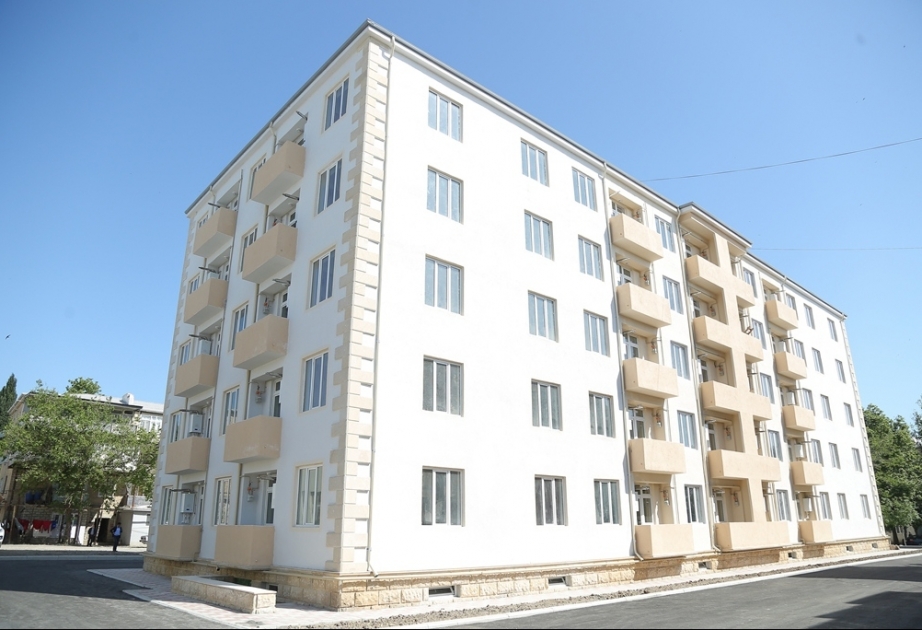 Gəncədə partlayış nəticəsində evsiz qalmış sakinlər yeni mənzillərlə təmin olunublar