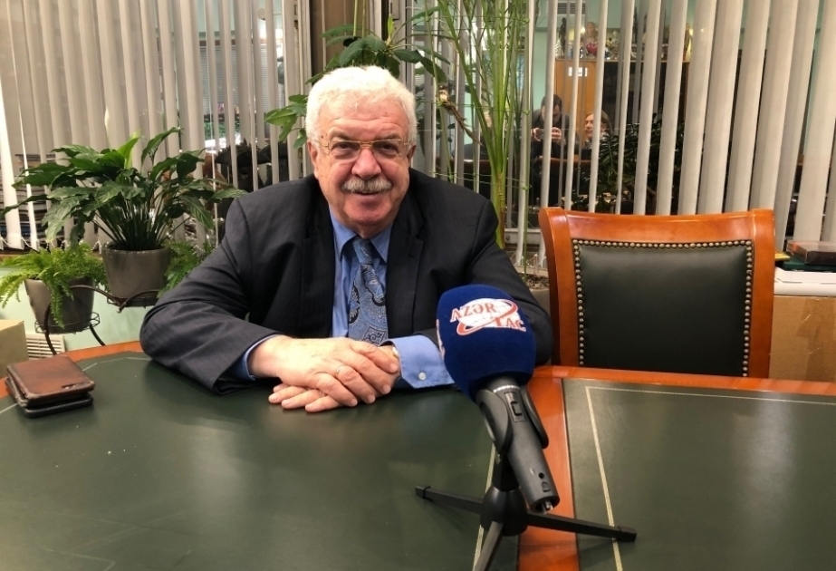 Presidente de Belarús condecora a Mikhail Guzmán con la medalla Francysk Skaryna
