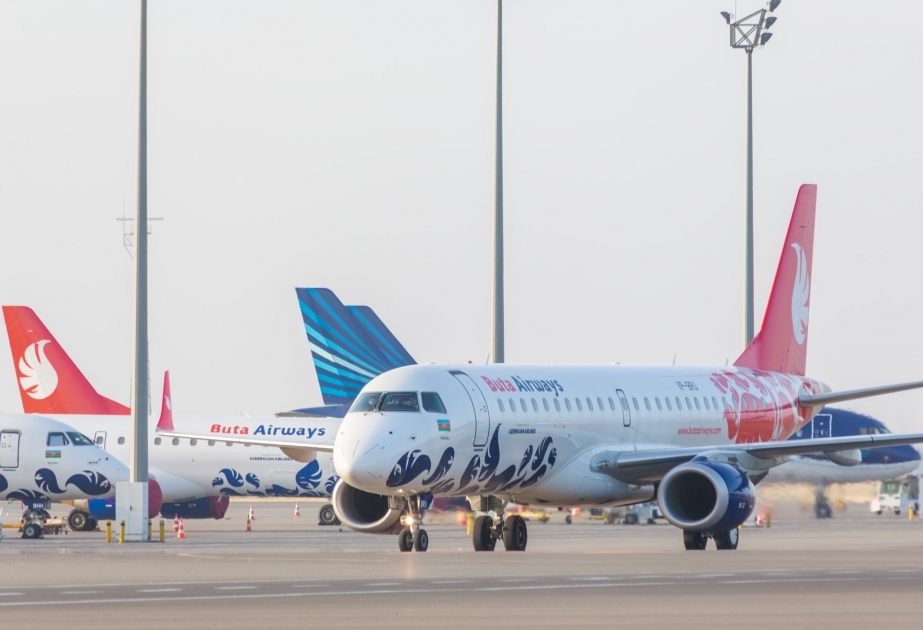 100 azerbaiyanos regresaron en un vuelo charter desde Varsovia