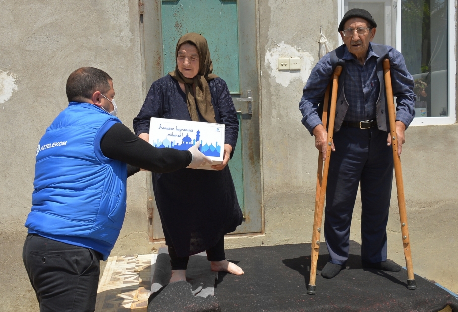 “Aztelekom” MMC aztəminatlı ailələrə bayram sovqatı paylayıb