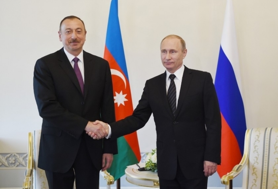 Präsident Putin gratuliert Präsident Aliyev zum Tag der Republik