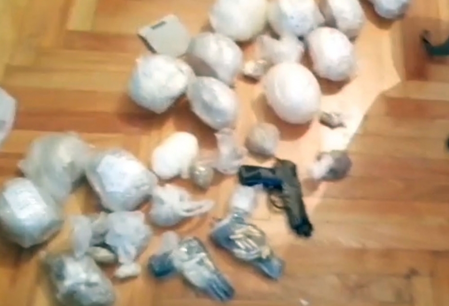 On yeddi kiloqramdan çox narkotik vasitənin onlayn satışını təşkil etmək istəyən qardaşlar saxlanılıb VİDEO