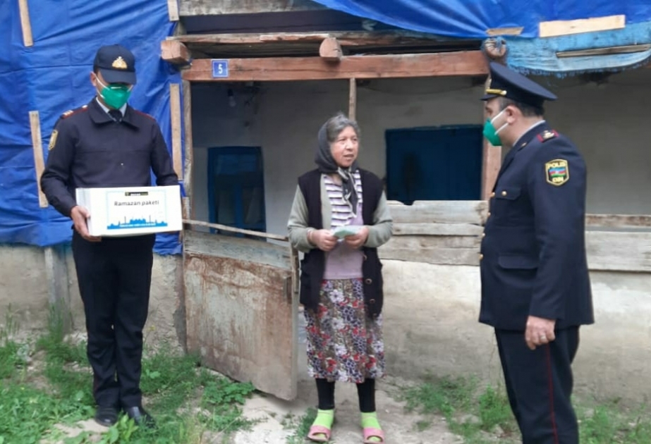Yardımlı polisi Ramazan bayramı münasibətilə aztəminatlı ailələrə bayram sovqatı paylayıb