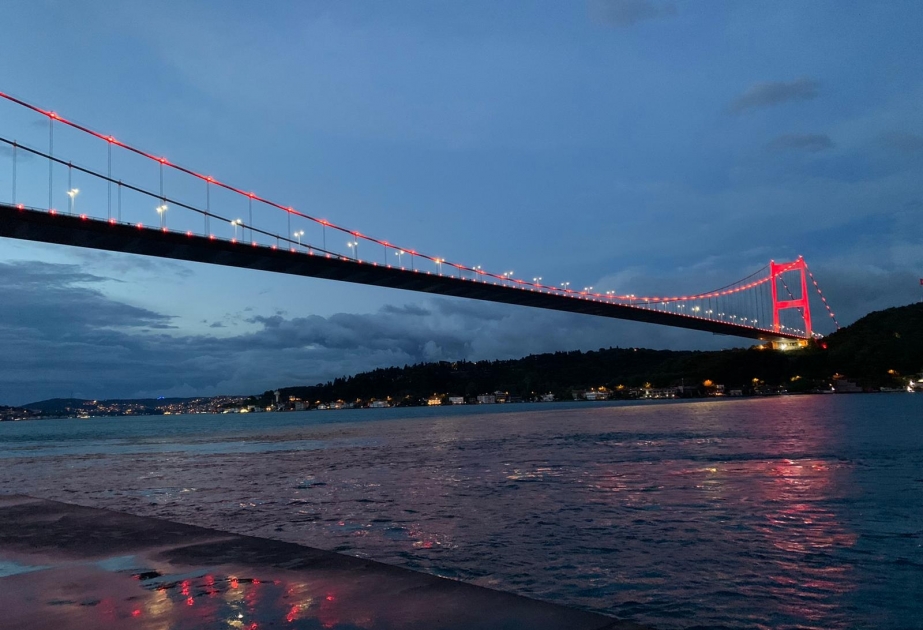 İstanbulun rəmzləri Azərbaycan bayrağının rəngləri ilə işıqlandırılır VİDEO