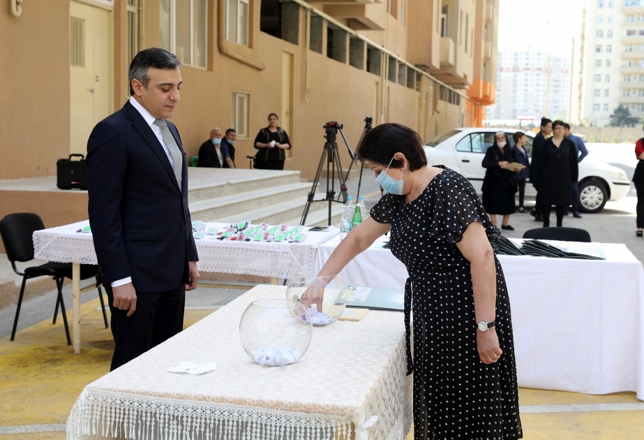 Şəhid ailələrinə və Qarabağ müharibəsi əlillərinə 100 mənzil, müharibə əlillərinə 50 avtomobil təqdim edildi