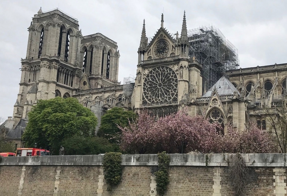 Reabre explanada de catedral de Notre-Dame, a 13 meses de incendio