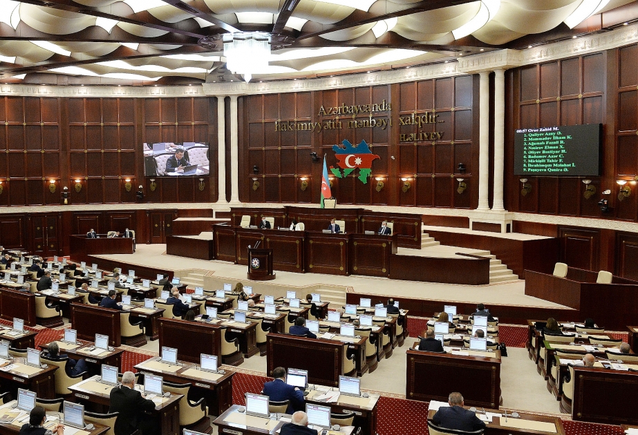 Milli Məclisin növbədənkənar sessiyasının növbəti plenar iclası keçirilir