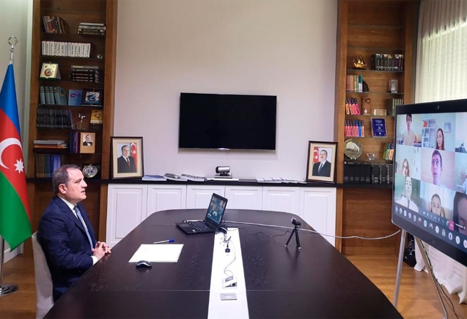Təhsil naziri Ceyhun Bayramov “Virtual əlaçı”larla videogörüş keçirib