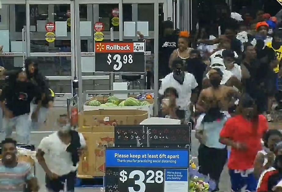 В магазине Walmart во Флориде мародеры украли товары на 100 тыс. долларов