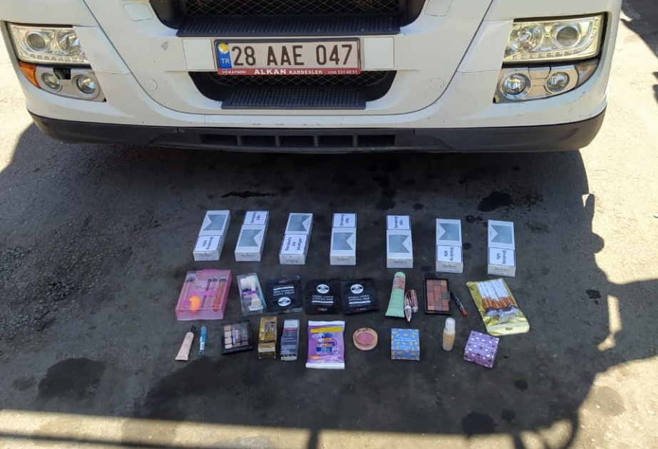 Siqaret, kosmetik vasitə və ləvazimatların qanunsuz yolla ölkəyə gətirilməsi cəhdinin qarşısı alınıb