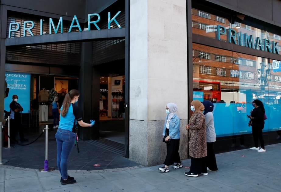 Böyük Britaniyada ticarət mərkəzləri fəaliyyətə başlayıb