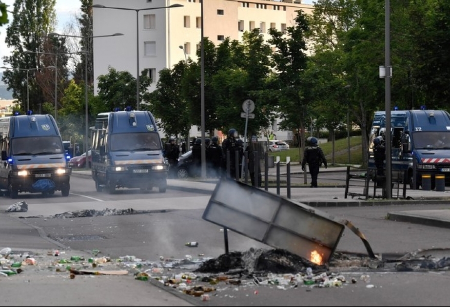 Fransada müxtəlif millətlərdən olan icmalar arasında silahlı insident olub
