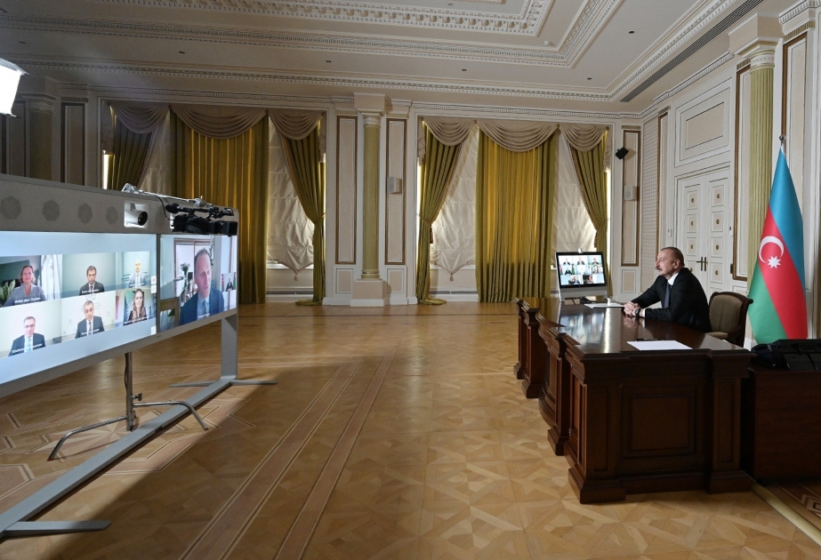 La videoconferencia entre el presidente Ilham Aliyev, vicepresidente y otros representantes de Microsoft
