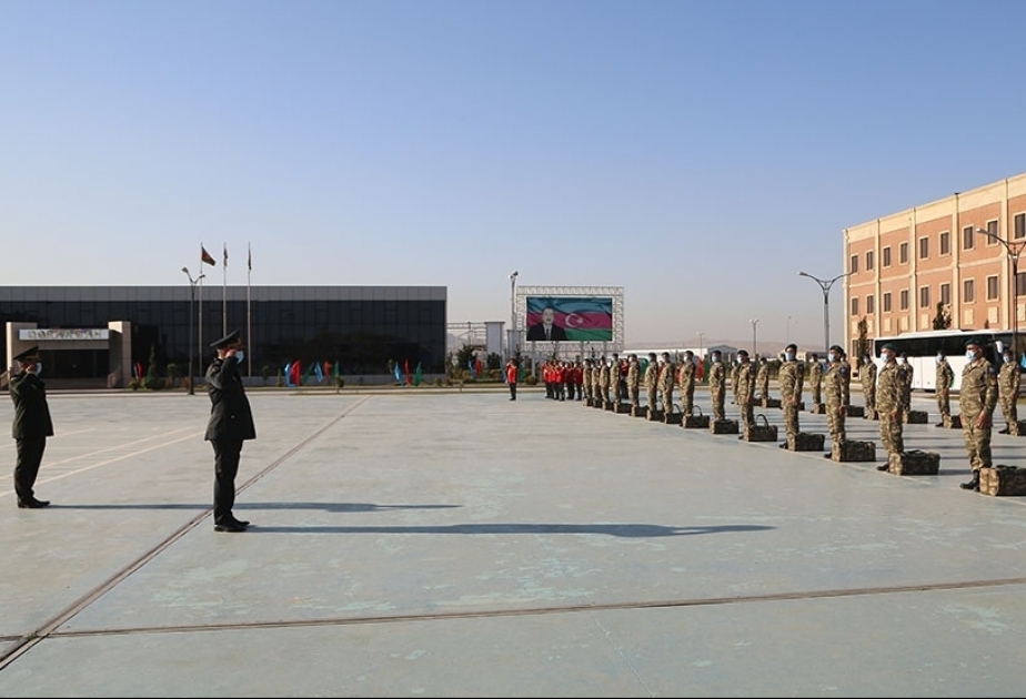 Un groupe de militaires azerbaïdjanais part pour l’Afghanistan