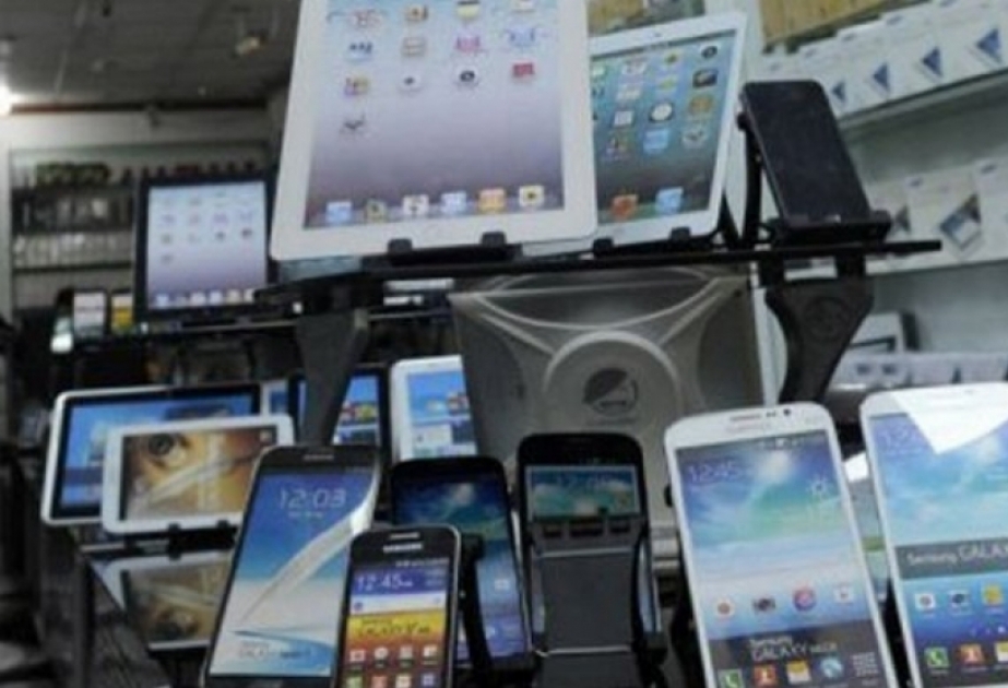 Mağazadan mobil telefon və pul oğurlayan şəxs yaxalanıb