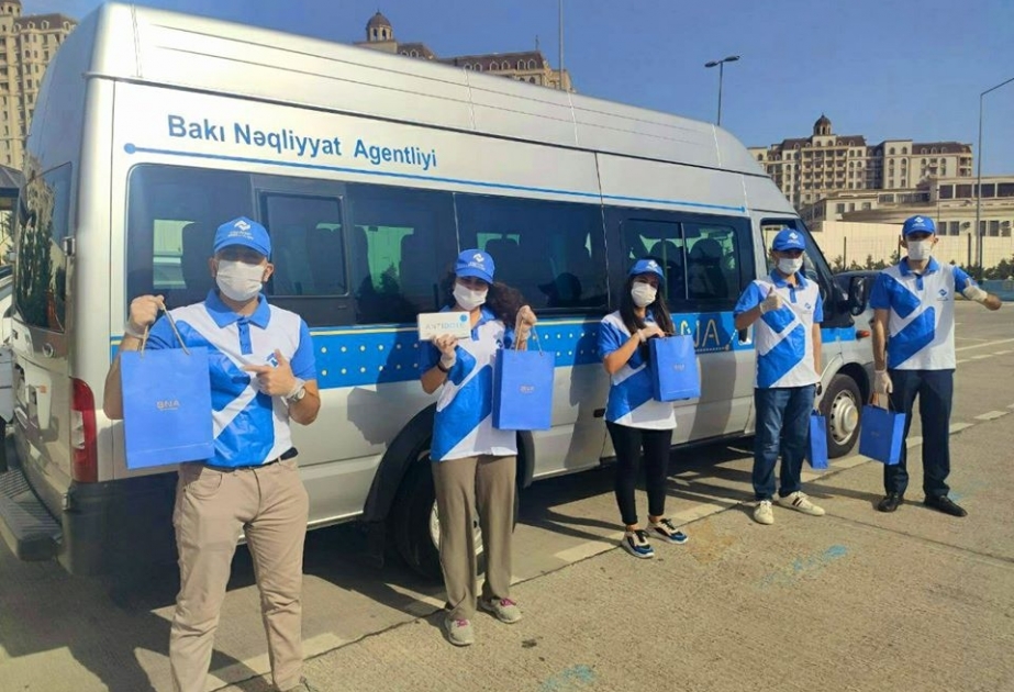“Nəqliyyat könüllüləri” koronavirus infeksiyasının profilaktikasına dair təlimat broşürləri və maskalar paylayıblar