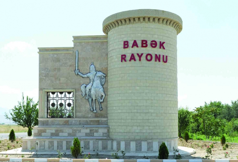 Naxçıvanda Babək qəsəbəsinə şəhər, Cəhri və Nehrəm kəndlərinə isə qəsəbə statusu verilib