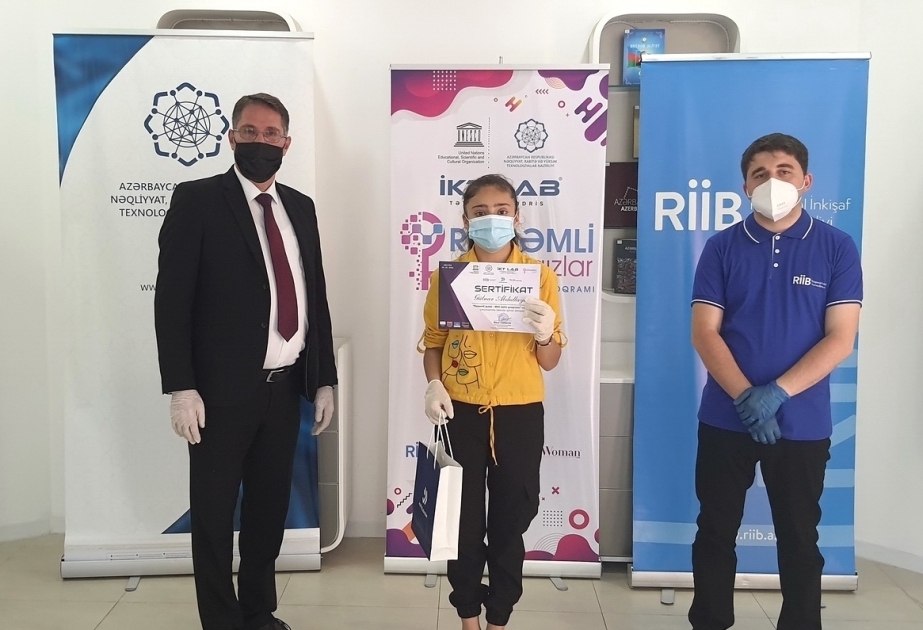 Mantuvo una sesión de capacitación en línea como parte del proyecto "Digital Girls"