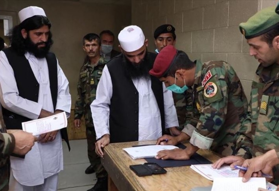 “Taliban” hərəkatı əsirlikdə olan 14 hərbçini və polisi azad edib